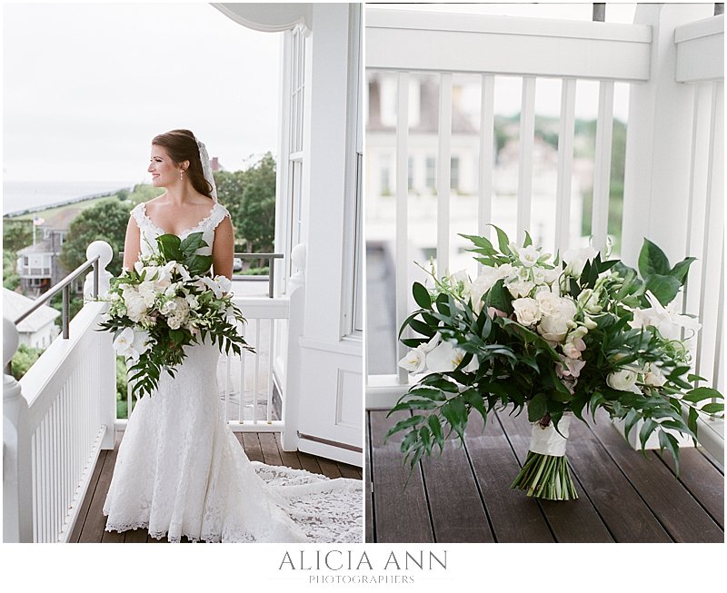 One of the reasons we love photographign weddings at the Ocean House in RI is because the bridal suites are so beautiful!