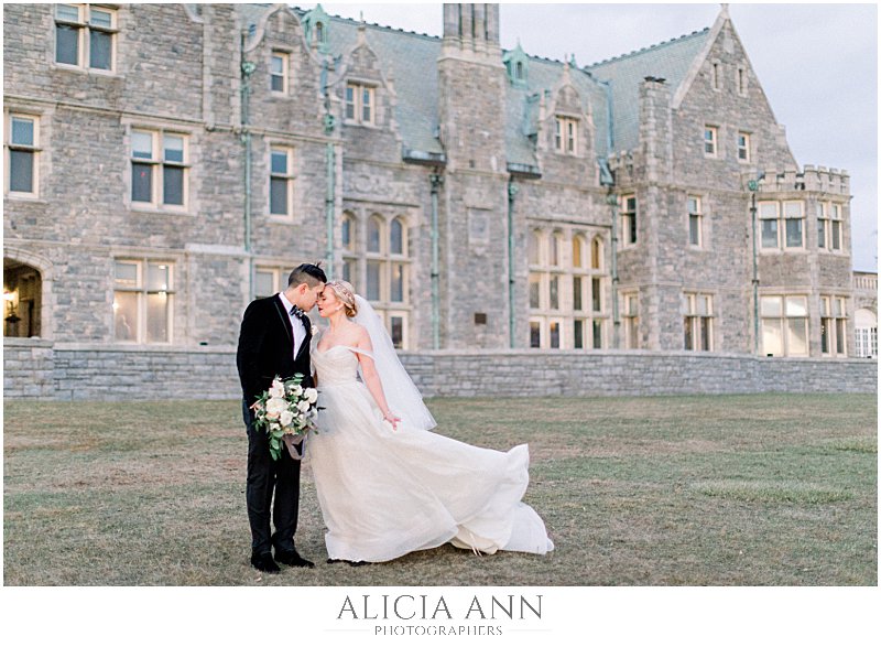 The Branford House and its large grounds provide so many opportunities and avenues to take stunning photos and capture every beautiful moment of Callan and Erikson's Wedding.