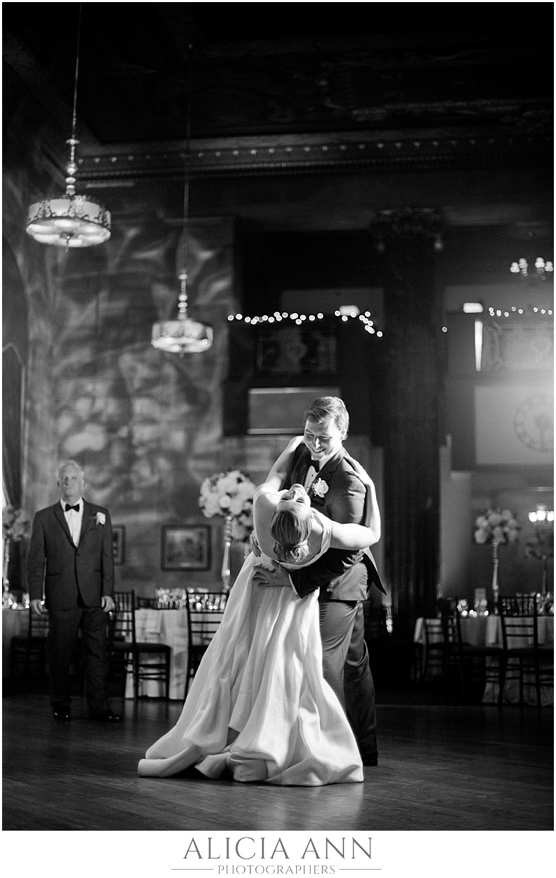 Society room wedding photos | wedding pictures at the society room | Hartford CT wedding photographer photos | Hartford CT wedding venues